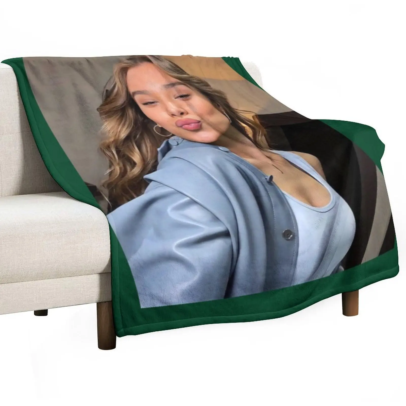 

Hailee Steinfeld , Gift For Boyfriend ,Hailee Steinfeld Lover Poste Throw Blanket wednesday Softest Blankets For Bed Blankets