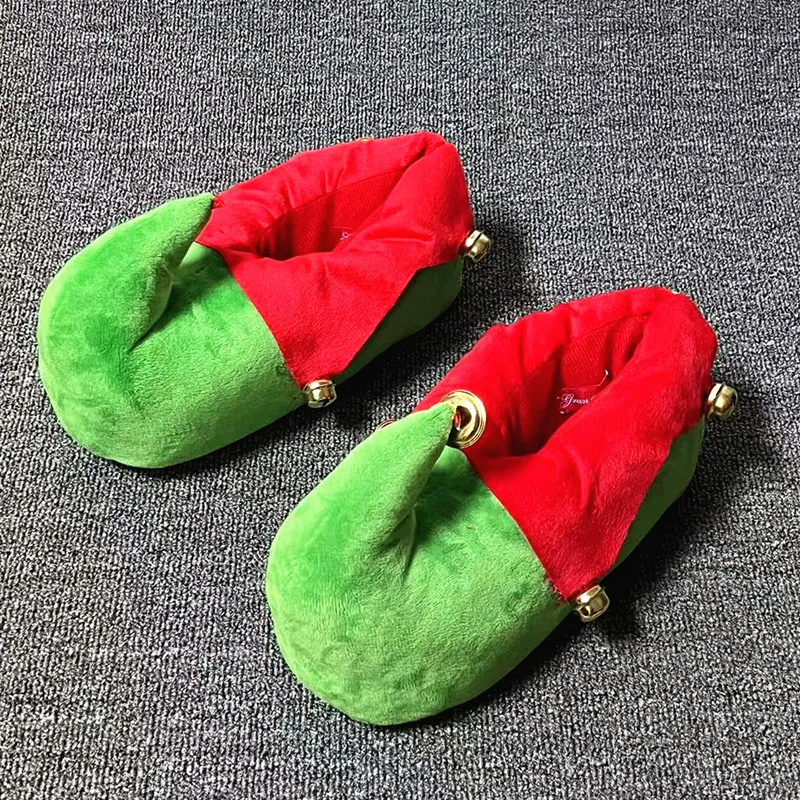 

Рождественские семейные тапочки с зеленым колокольчиком и шляпой, одинаковые дизайнерские плюшевые теплые домашние туфли для родителей и детей, уютные праздничные подарки для дома