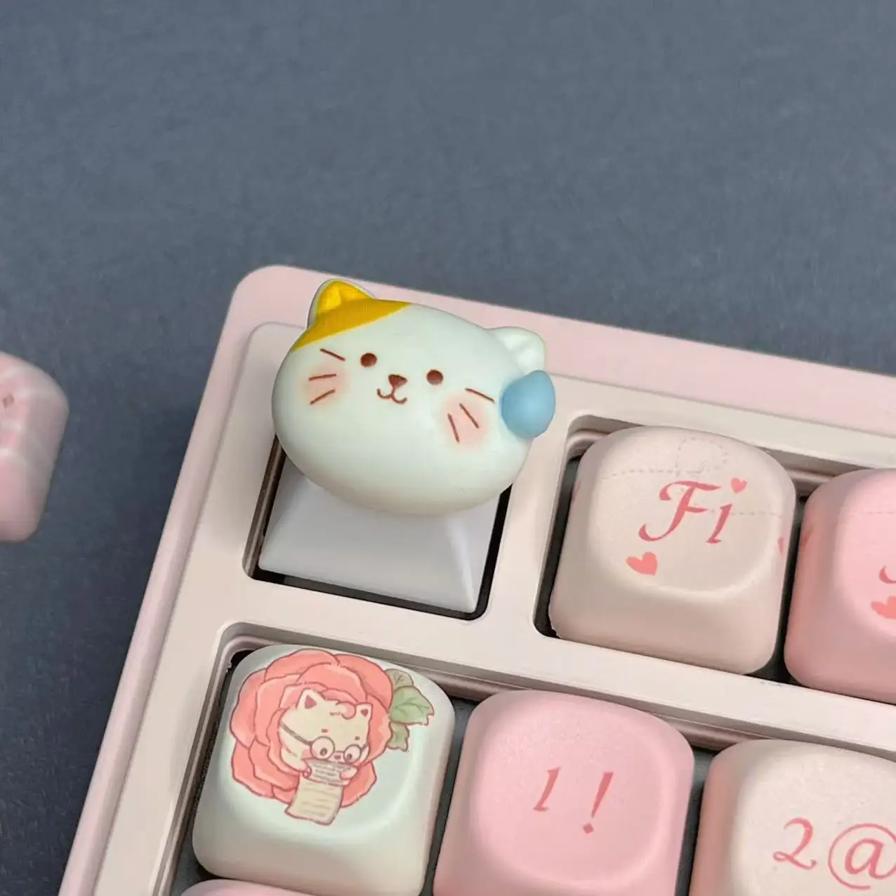 Cartoon e Personalized Cute Handmade Sweating Cat Keycap Pink Rabbit Keycap Resin Creative Customization Mechanical Keyboard