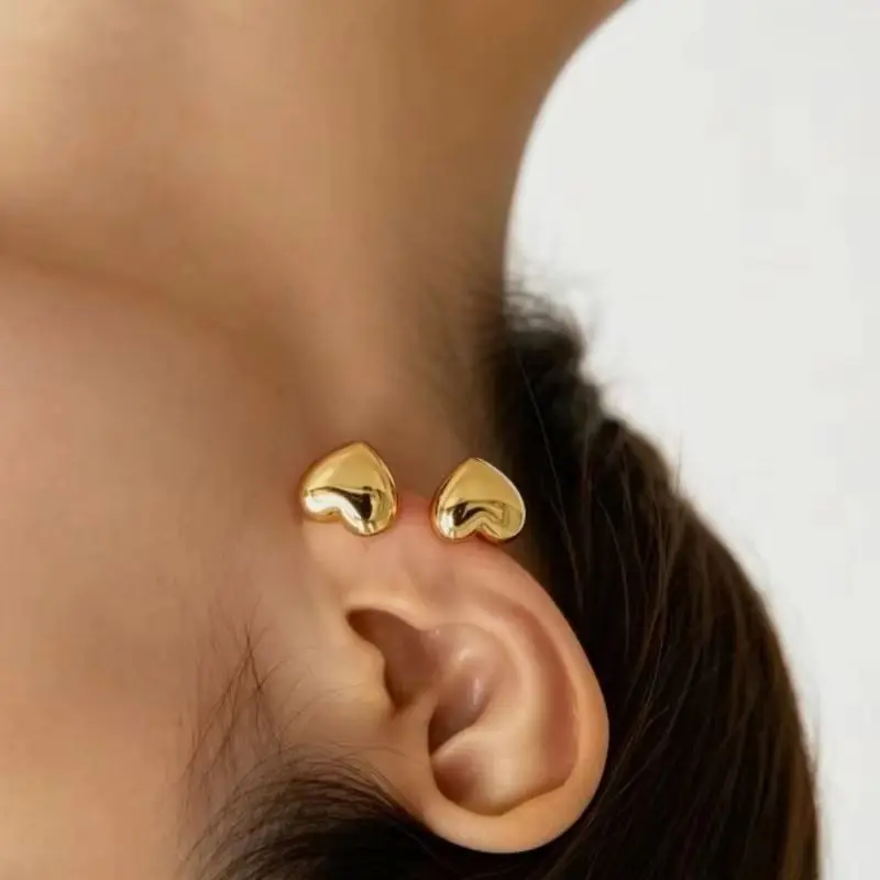 

Cute Small Heart Design Golden Stainless Steel Stud Earrings Fashion Jewelry Gift for Women & Girls