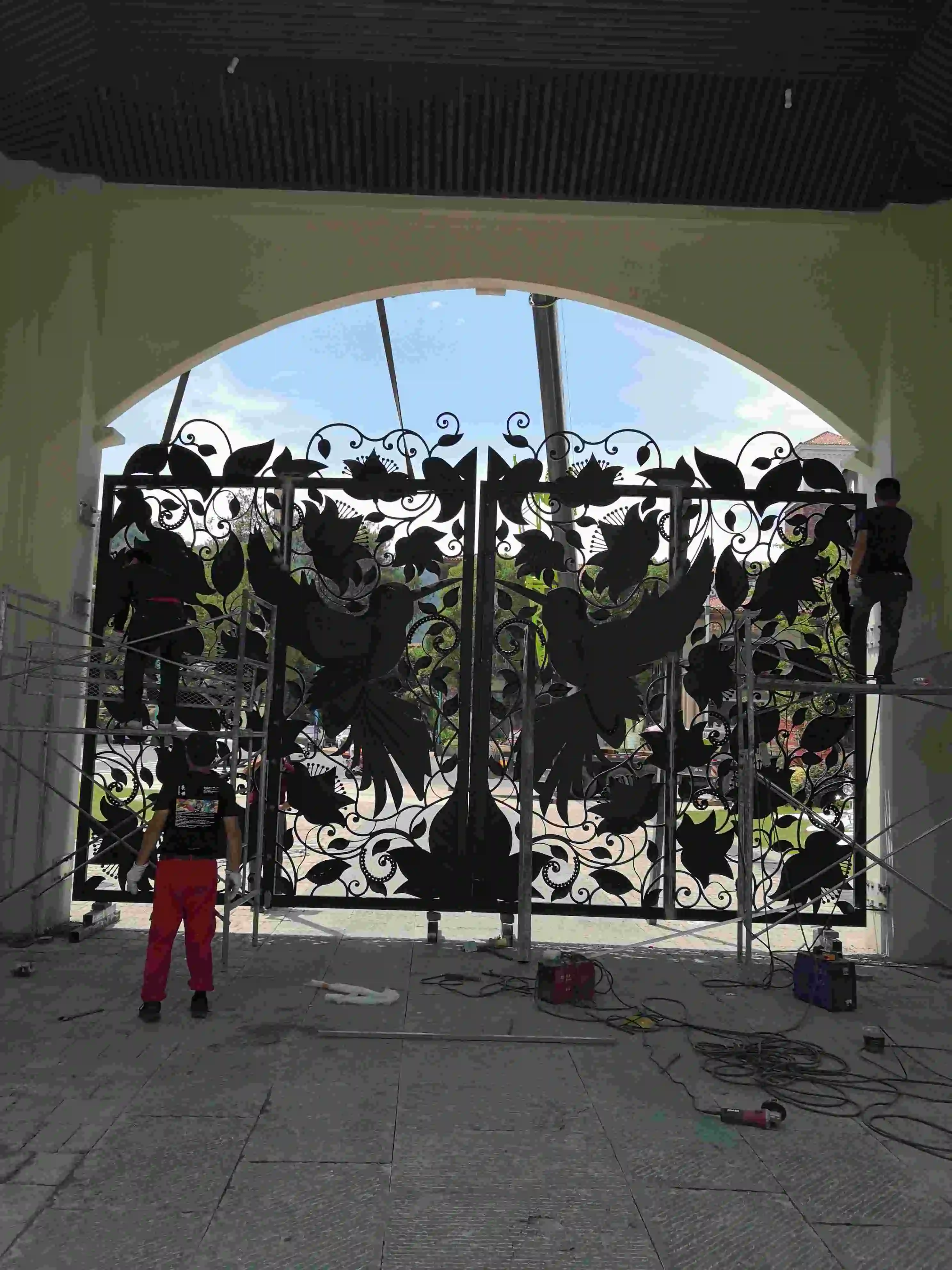 Luxury Hot Galvanized After Welding Decorative Iron Gate with Powder Coating for Garden