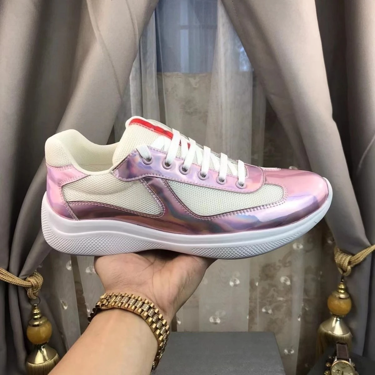 P أحذية رياضية راقية جديدة، أحذية شبكية لامعة، أحذية زوجية متعددة الاستخدامات، أحذية كاجوال ملونة، أحذية لوحية، أحذية اللياقة البدنية