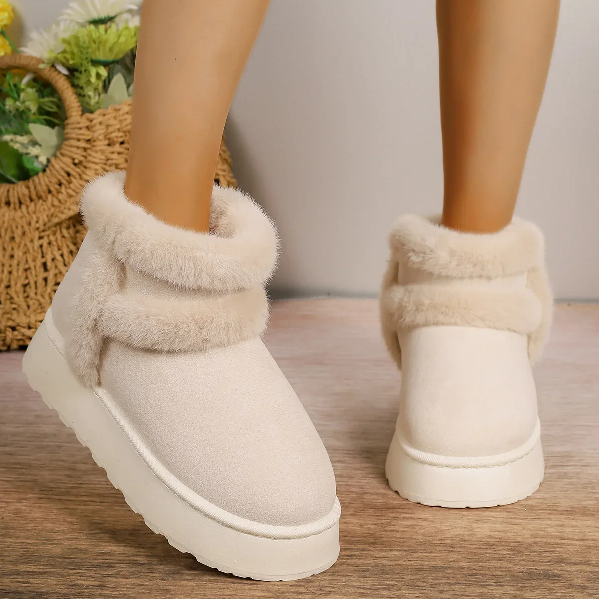 Women Snow Boots White Plush 2024 Winter Snow Boots Flat Bottomed Short Tube Thick Sole Platform Comfort Warm Snow Cotton Shoes