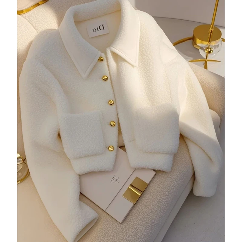 Рисунок 5 - Белое пальто из овечьей шерсти