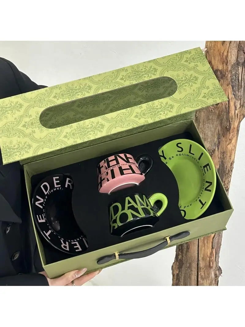 

Набор кофейных чашек и тарелок премиум-класса контрастного цвета, подарочная коробка, движущиеся подарочные чашки для пары, подарок на день рождения для девочек, нержавеющая сталь 304, мате...