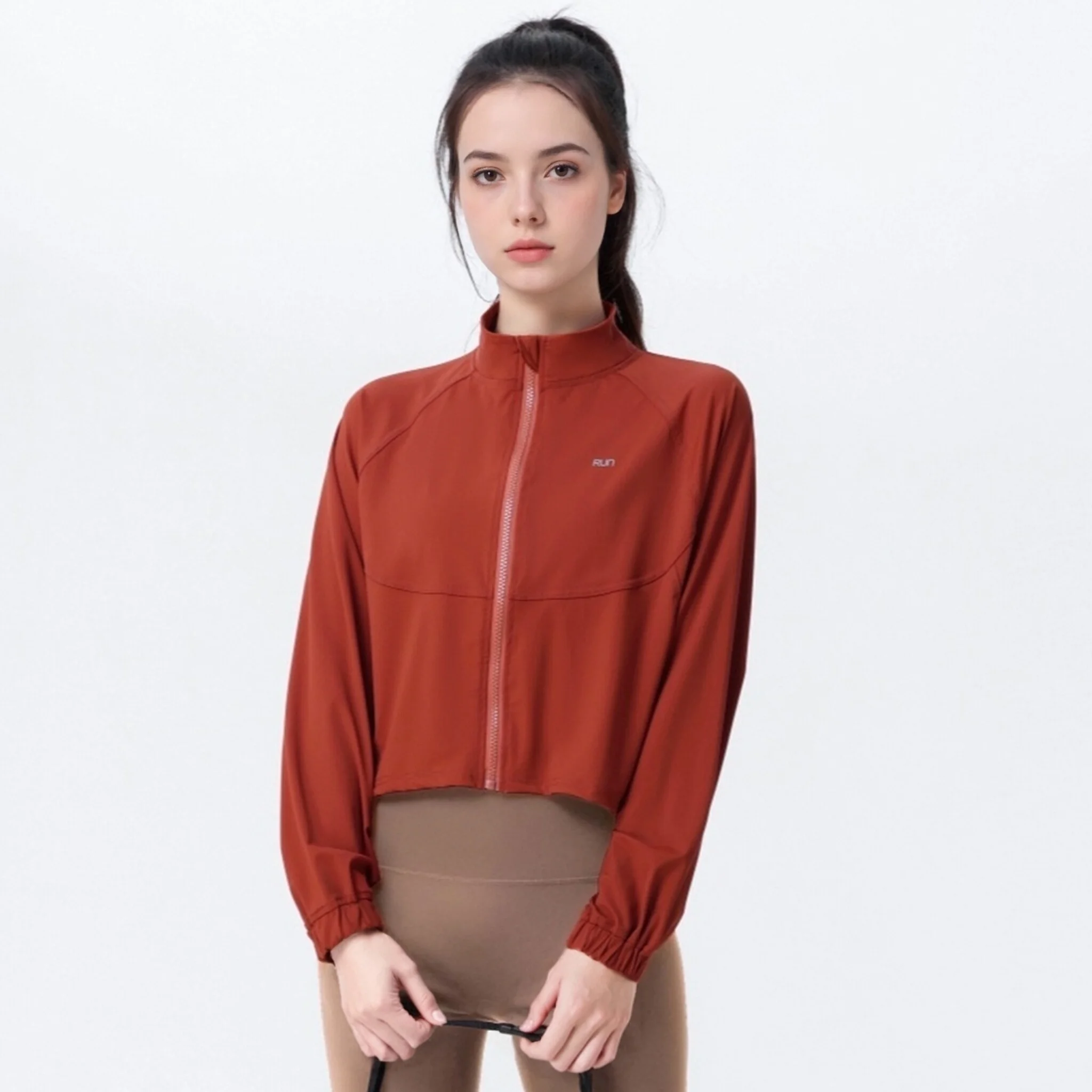 Jaqueta feminina de corrida à prova de vento PHIGEER, casaco curto de treino de ioga slim fit, top leve de ioga com zíper completo, roupa de rua