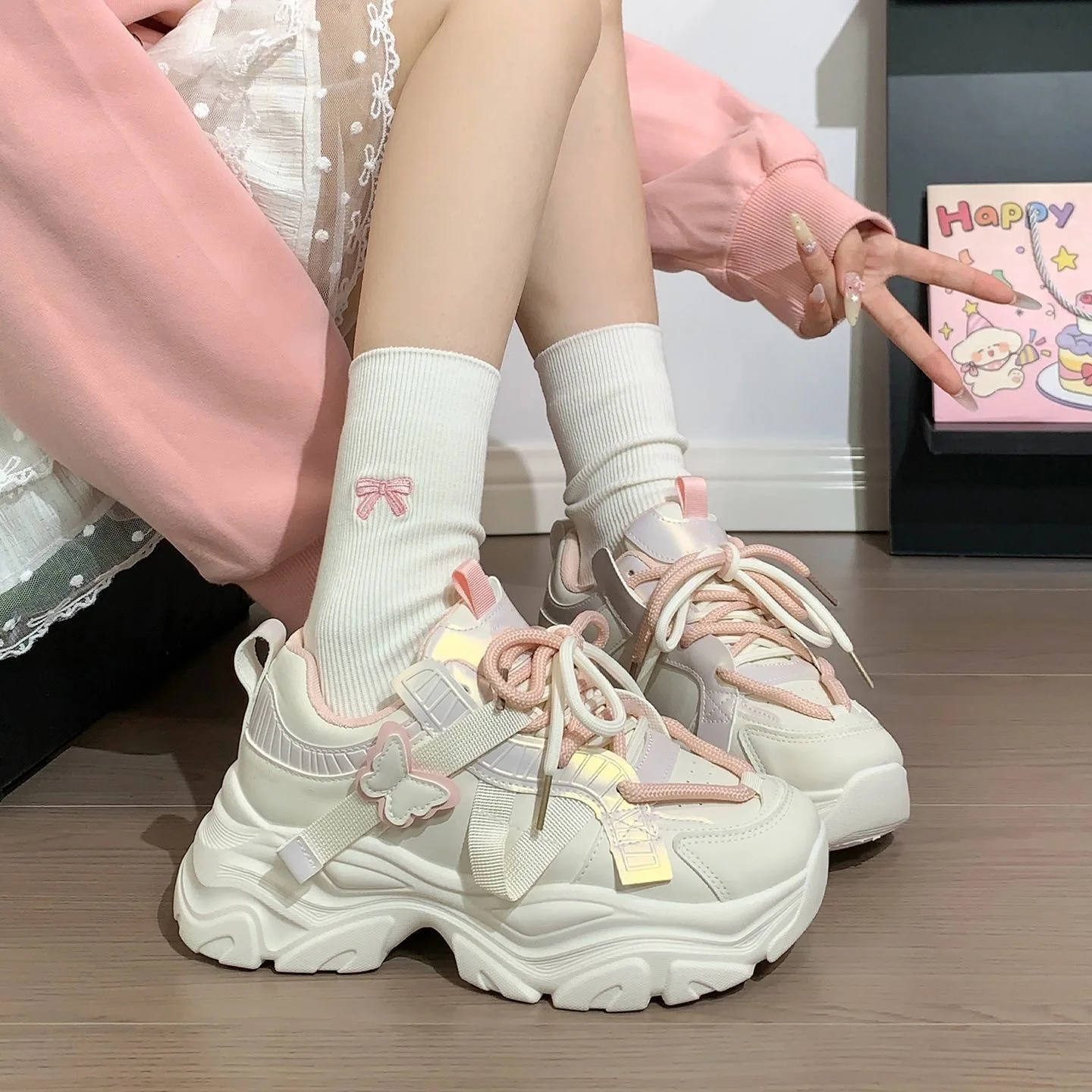 2026 Frühling Herbst Neue Damenmode Atmungsaktive Ultraleichte Dad-Sneaker im Butterfly-Stil mit dicker Sohle und erhöhtem Absatz – Detail 12