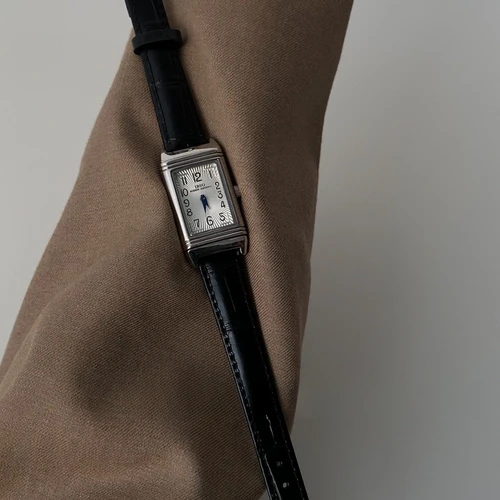 Imagen 2 del producto 2025 Venta caliente Retro nicho temperamento diseño deslizante cuero cuarzo cuadrado exquisito y versátil reloj Digital 21mm