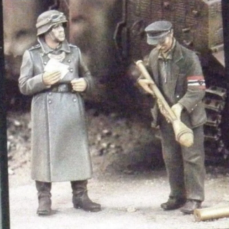 

1/35 Scale Resin Figure Model Kit Soldier and Civilian 2 Person History Hobby Miniature Unassembled and Unpainted Diorama
