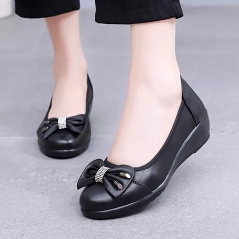 

spring new women's leather shoes ladies soft bottom fashion shoes slope comfort mother large size black work shoes Plus Size 43