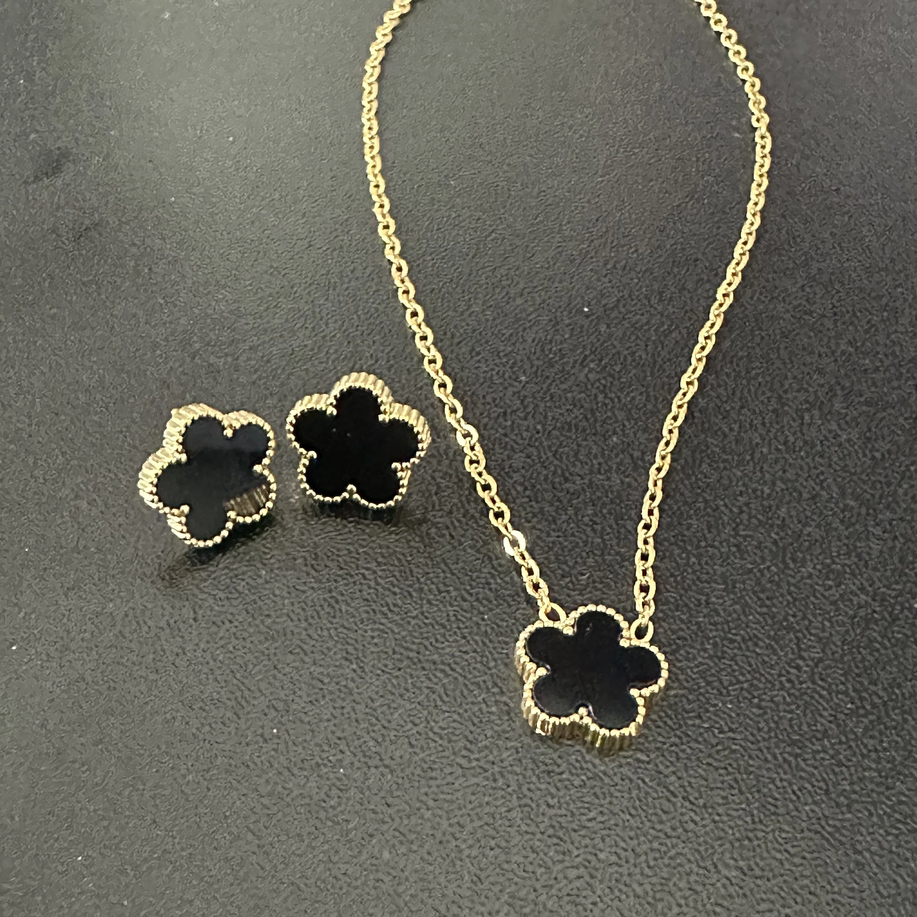 High Quality Stainless Steel Hot Selling Plant Five Leaf Flower Plum Blossom Pendant Necklace Earrings Jewelry Set Women Clover