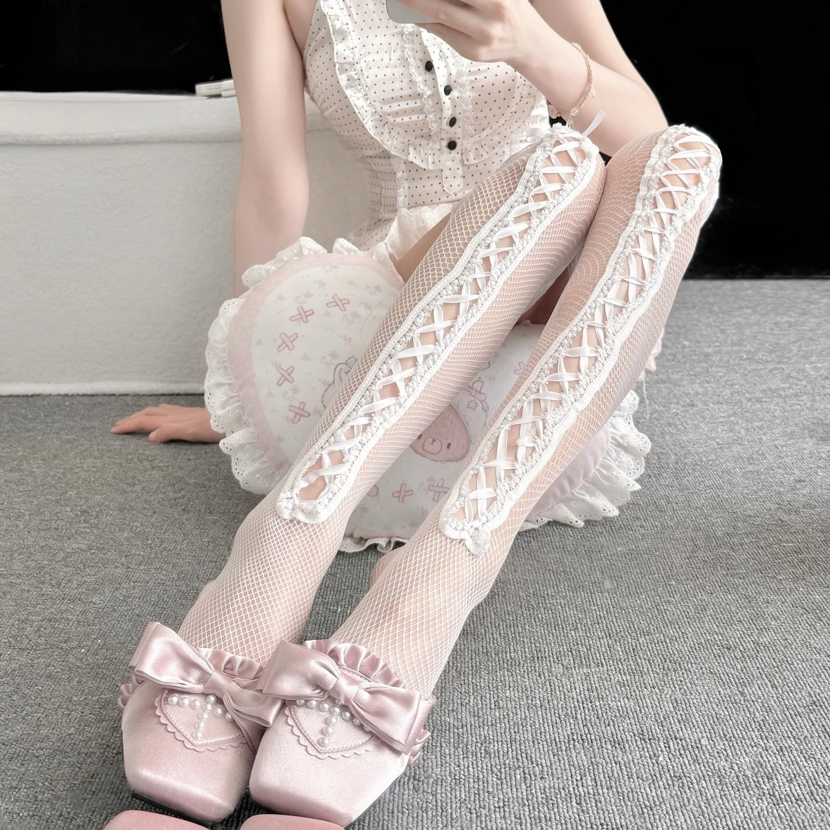 Damen Sweet Lolita Overknee-Strümpfe im japanischen Stil, weiße Spitze mit Rüschenrand, rutschfeste lange Socken, passend zum täglichen Kleid für Mädchen.