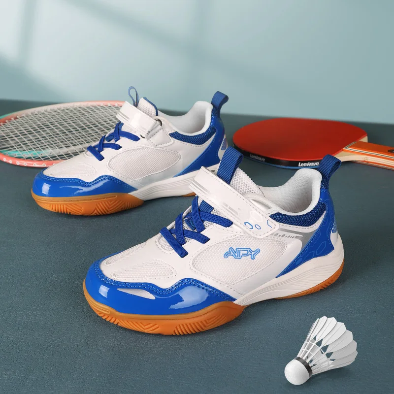 

A pair of children's four-season mesh all-round training shoes, wear-resistant and soft shoes, size 28-39，XN-932