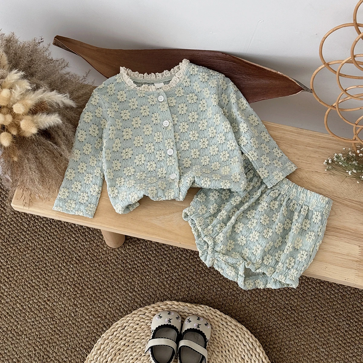 Summer Floral Retro Onesie Set for Baby Girls - Lace-Trimmmed Puff Sleeve Top & Shorts 2-Piece European Style