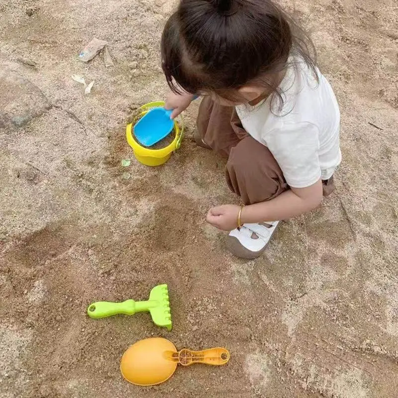   Colorful ABS Plastic Sand Toy 8 Pcs Outdoor Beach Play Set For Children Ages 3+