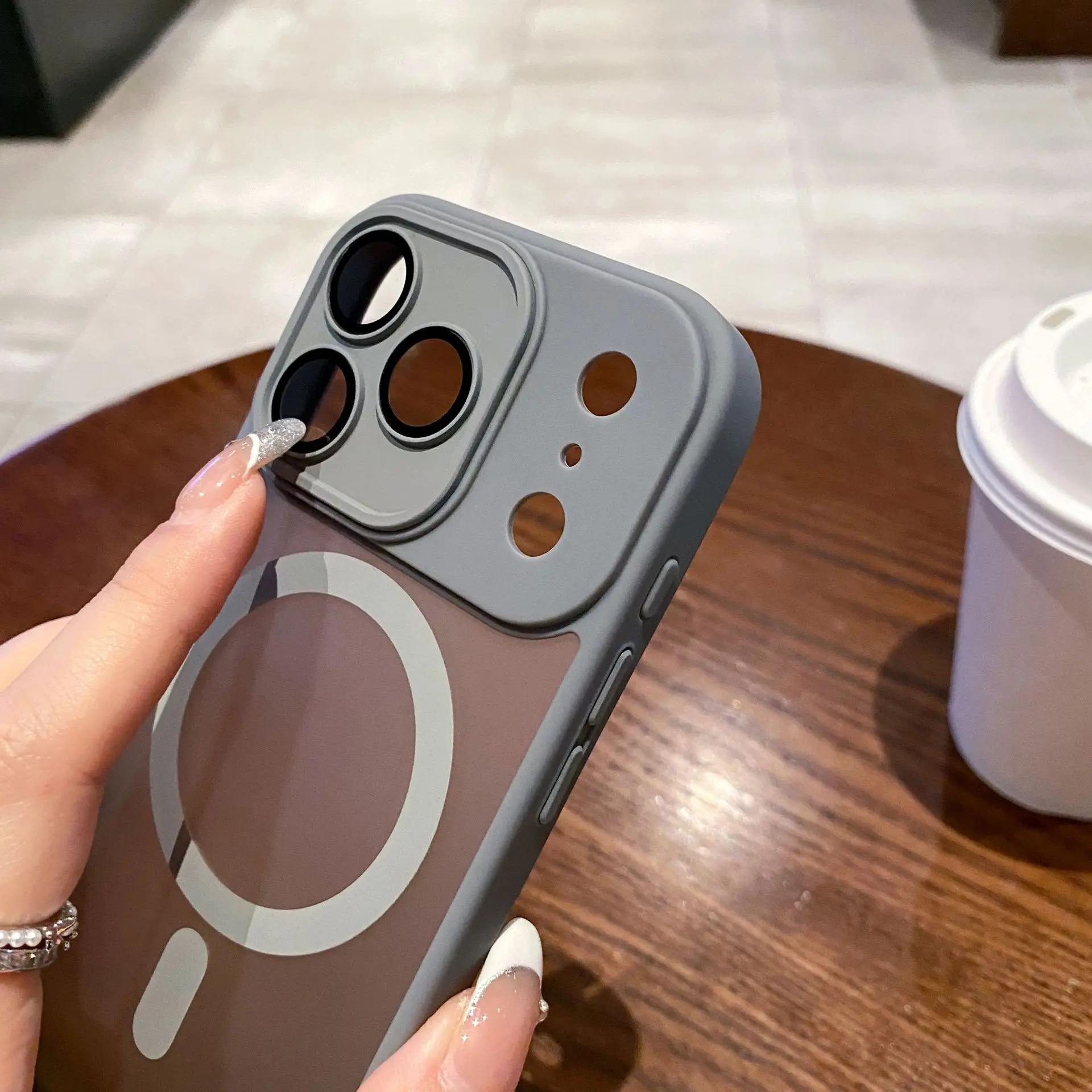 Magsafe حافظة هاتف مغناطيسية لهاتف آيفون 17 ProMax 17PRO 17Air غطاء حماية فاخر غير لامع لهاتف آيفون 17 غلاف شحن لاسلكي