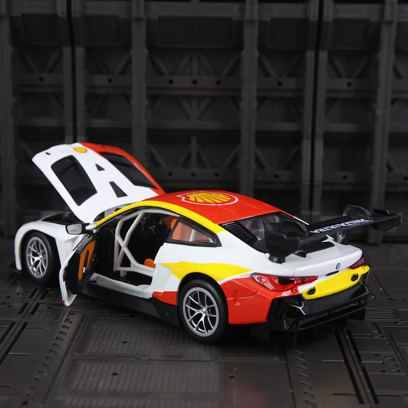 CCA 1:24 BMW M4 GT3 Shell Co ذات العلامات التجارية سبيكة سيارة نموذج الديكور جمع باب السيارة يمكن فتح الأطفال الصوت والضوء سيارات لعبة