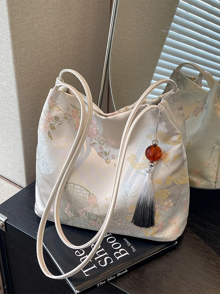 

Chinese Style Bag Women's Large Capacity Embroidery Bag 2025 New Trendy and Fashionable Commuting Shoulder Handheld Bucket Bag