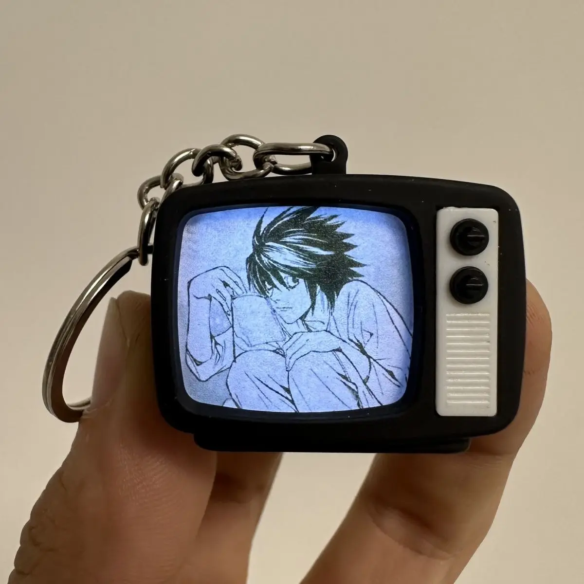 Death Note L Leuchtender Sound-Mini-TV-Schlüsselanhänger Anime Leuchtender Rucksack-Anhänger Kreatives Fan-Geschenk