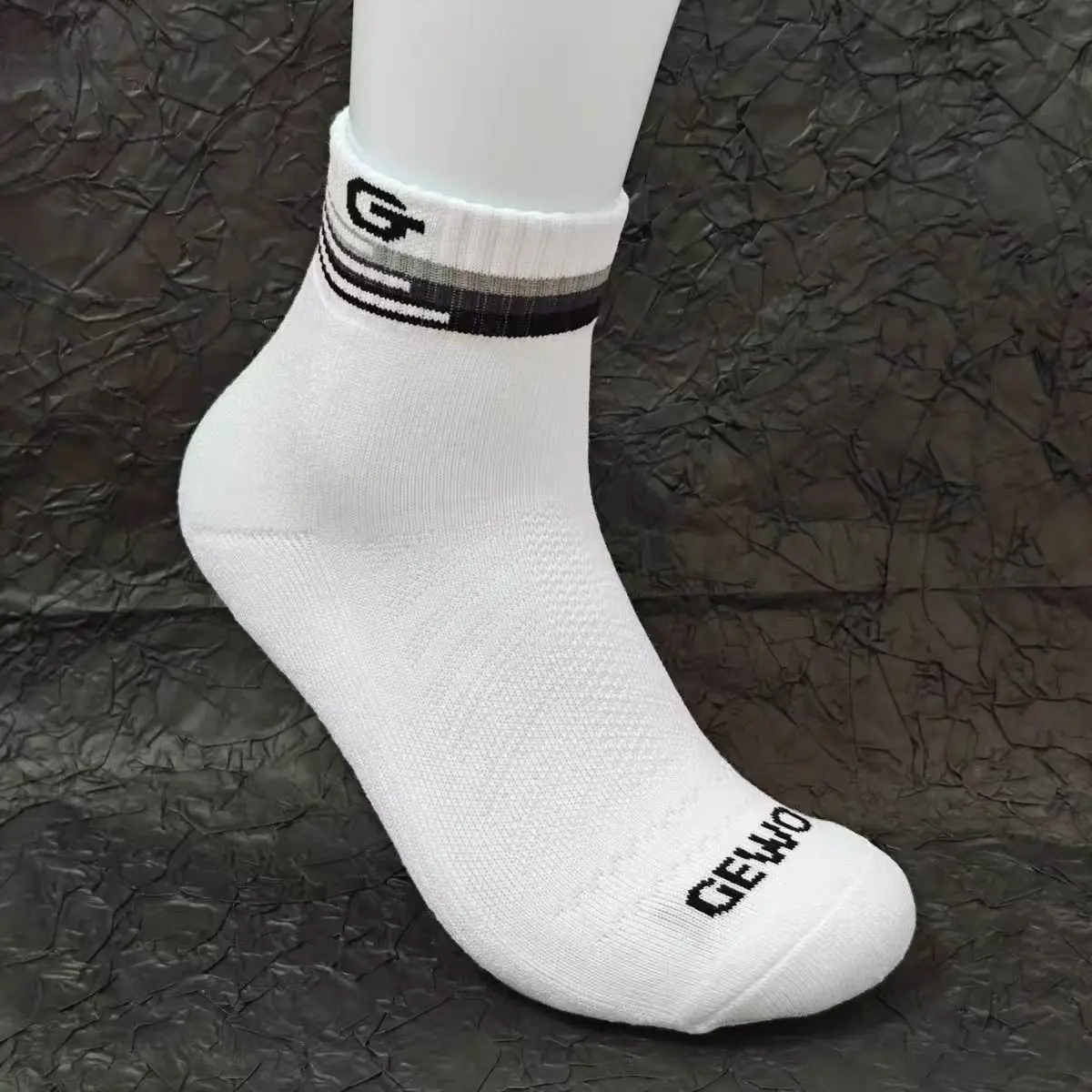 

GEWO circular sports table tennis socks are odor resistant, sweat absorbing, and breathable