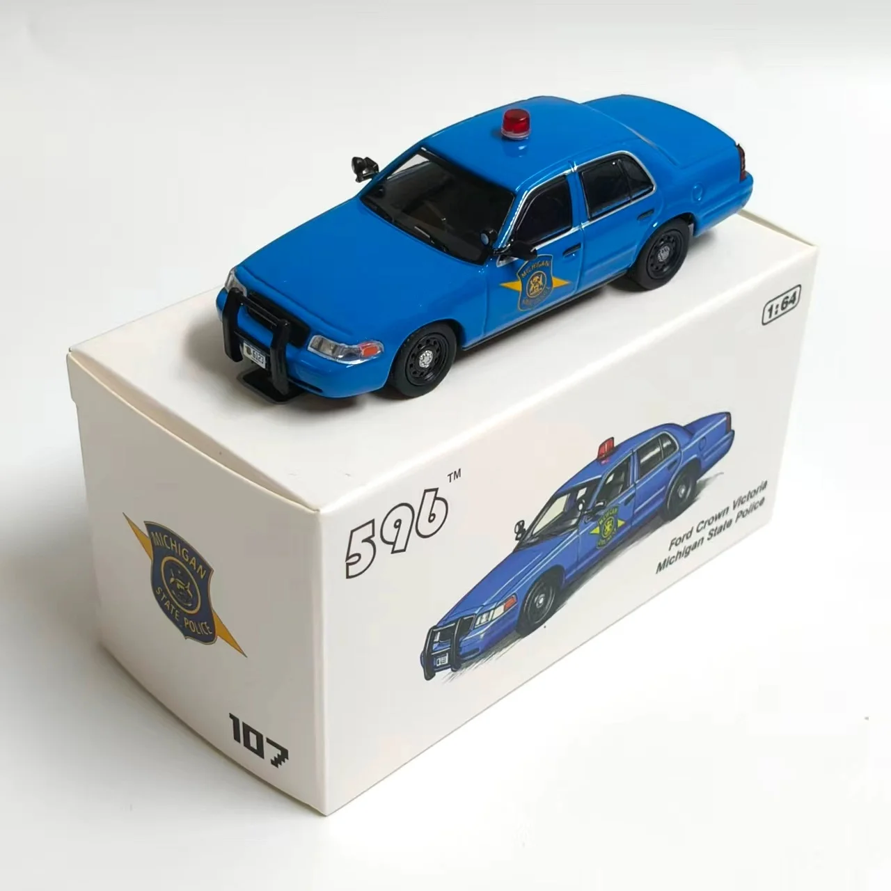 596 1:64 Ford Victoria Crown CV United States Wisconsin Michigan Alloy Diecast Model Car Collectible Gift Static Display
