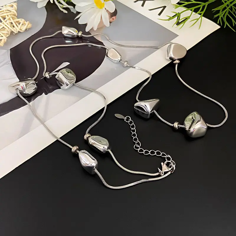 

Faionable Geometric Nelace for Women Irregular Design Sweater Chain Luxury Sensation Versatile Jewelry Alloy Material