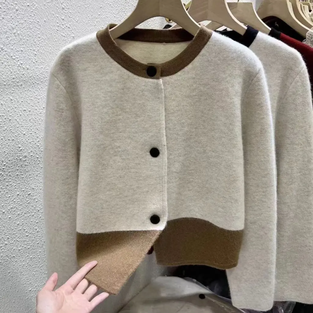 

Women's round Neck Knitted Cardigan Soft Waxy Retro Style Gentle Autumn Winter Sweater Coat Color Matching Fragrant Trend