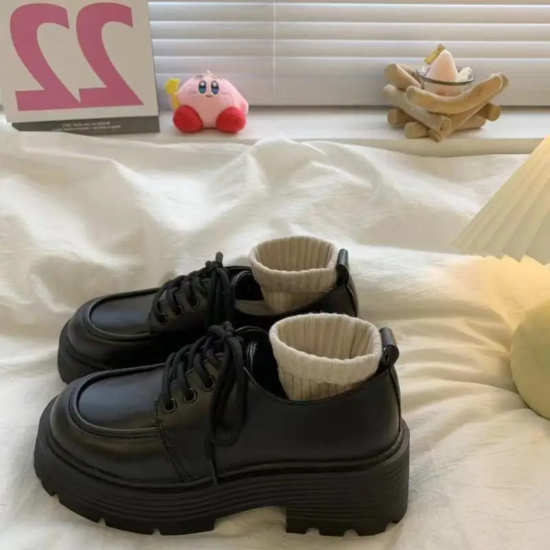 

Новые женские туфли на платформе 5,5 см, увеличивающие рост лоферы, супер качественные туфли-лифты из натуральной кожи, женские массивные лоферы черного цвета