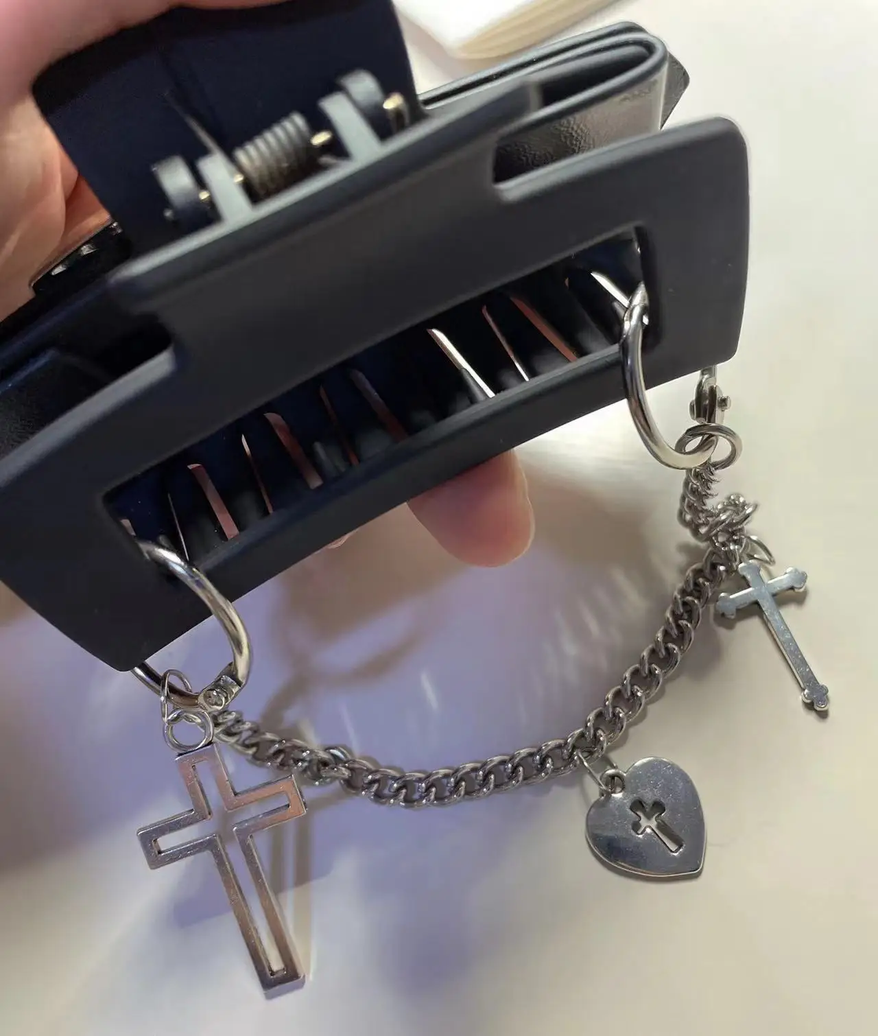 Sweet Black Croix Grip Hair Clip Belt Tassel Chain Grab Clips Trendy Cross Hair Accessories