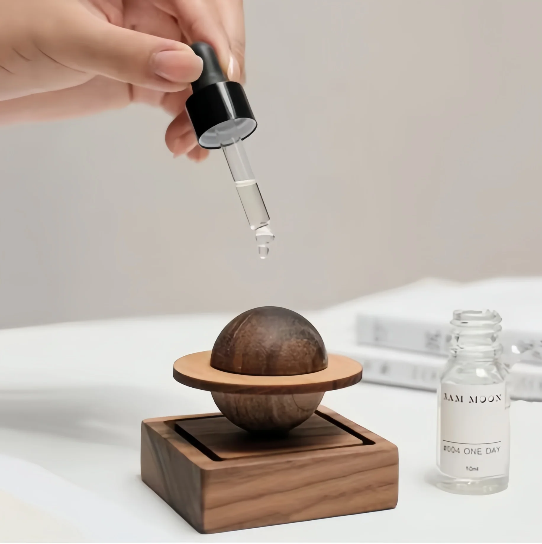 1pcs difuser wood scent No essential oil diffuser Jupiter shape home decoration fresh air present to friend dorm room essentials view 2