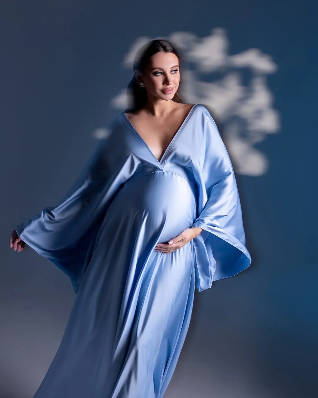 床丈スカイブルーサテンマタニティローブディープVネックロング妊婦ドレスワイドスリーブ妊娠ドレス写真撮影用