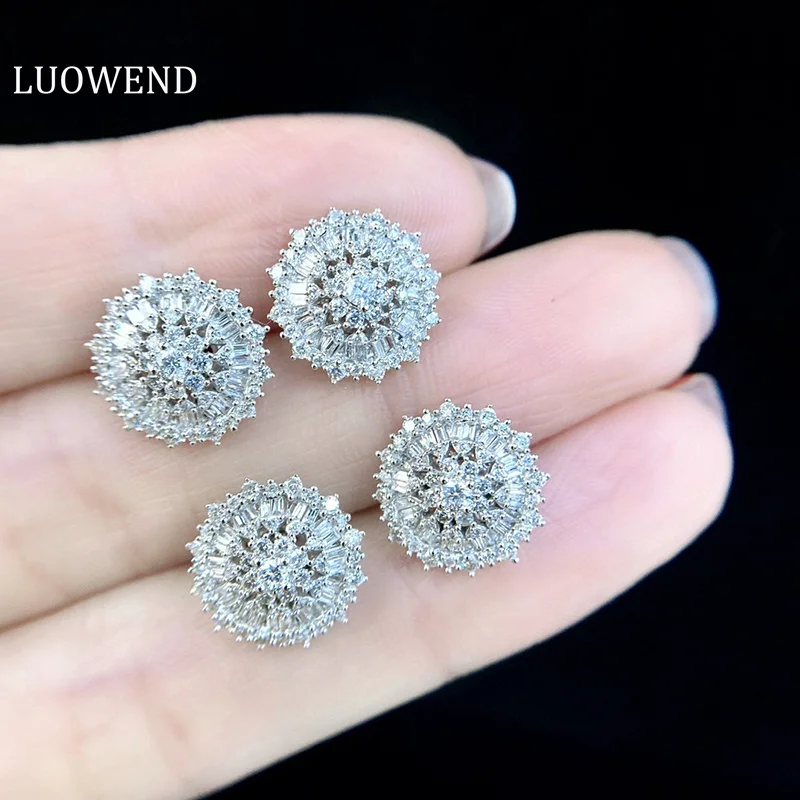 

LUOWEND 18K White Gold Earrings Shiny Snowflake Design 0.70carat Real Natural Diamond Stud Earrings for Women Wedding Jewelry