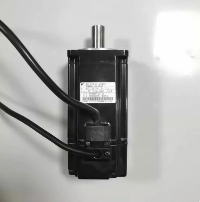 

Сервомотор SGMAH-04AAA41 400W