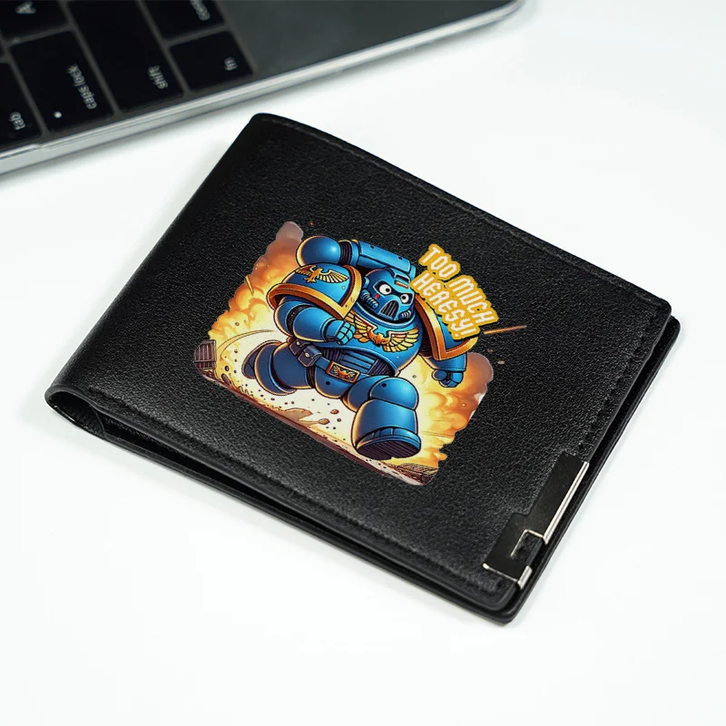 MĘSKI SKÓRZANY PORTFEL SLIM SPACE MARINE POWER DESIGN, TRWAŁY, LEPKIE, PRZENOŚNE, DO UŻYTKU DZIĘŻDŻĄCEGO, W STYLU BIZNESOWYM, Z WYDAJNYM WZORTEM GRAFICZNYM