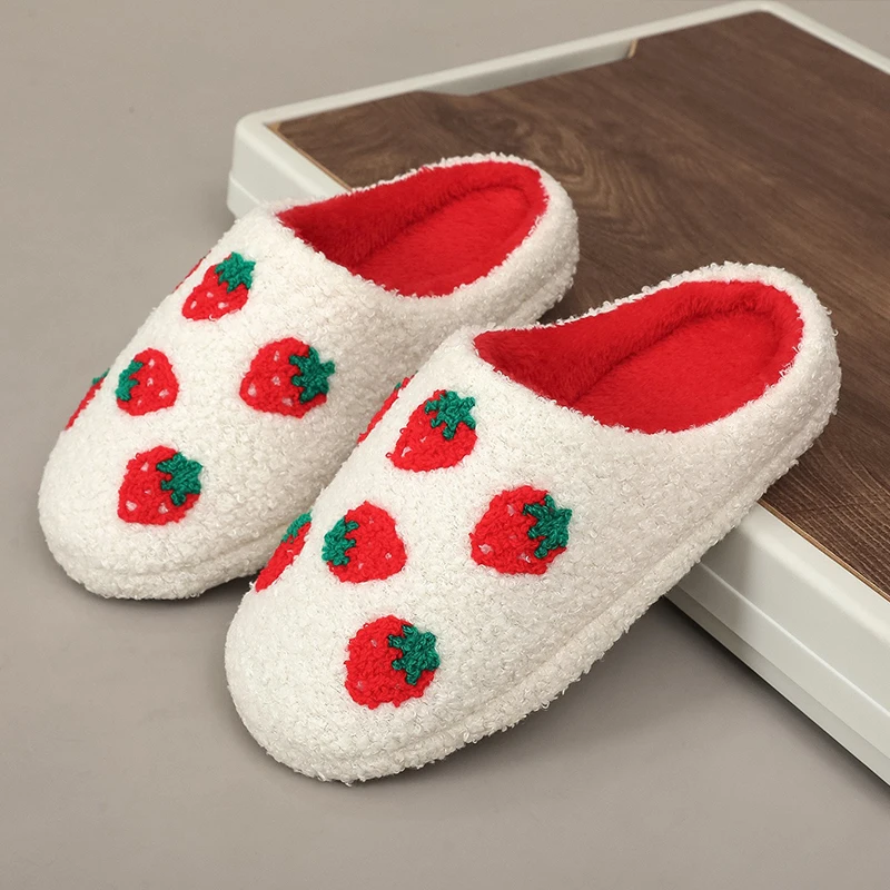 

Зимняя домашняя хлопковая обувь большого размера, женские плюшевые тапочки с клубникой и фруктами для медовых девушек, домашние флисовые теплые домашние тапочки на плоской подошве