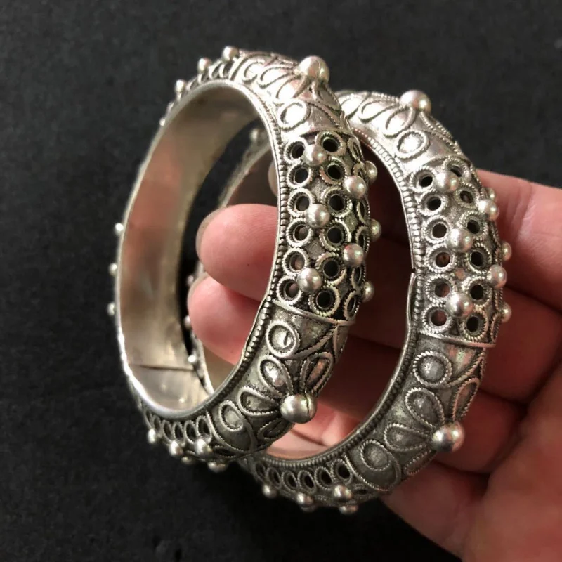 1 pair of wholesale Tibetan Silver Miao Silver Bracelet Black Tibetan Silver Bracelet Miao silver jewelry hand jewelry