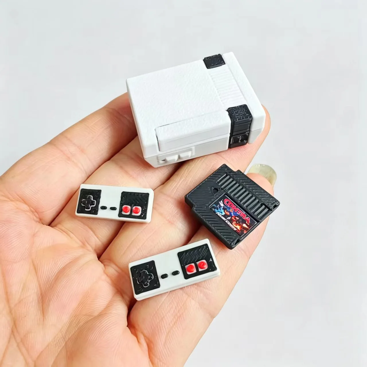 1:12 Mini Retro Game Console Model Dollhouse Scene Decoration Doll Accessories Simulation Collectible Model Scale Desktop Decor