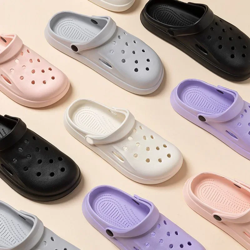 2026 Fashion Women Slippers New Summer Slippers Outdoor Beach Slippers Classic Soft Men Garden Slippers Home Men Clogs Slippers