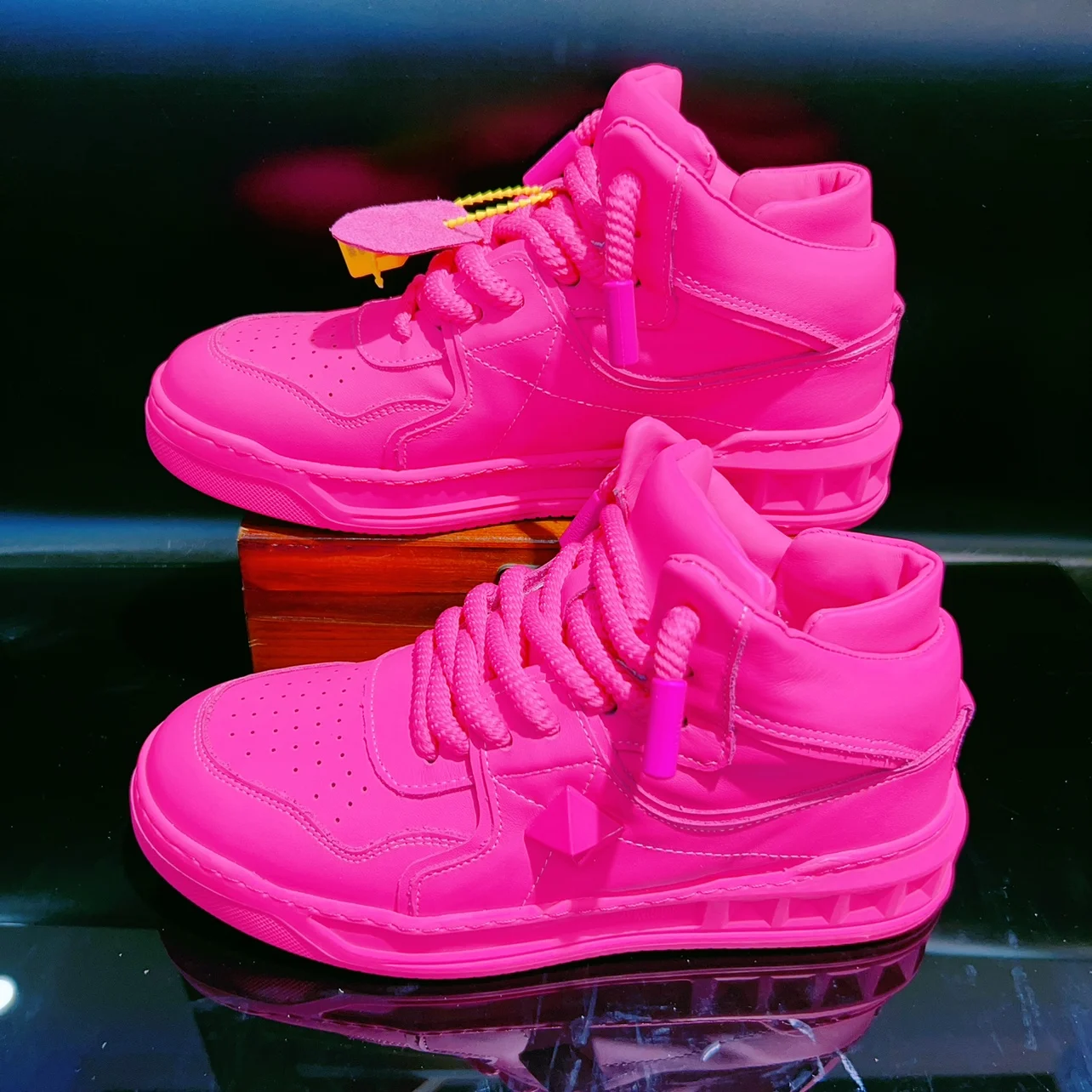 

Euros Sle Men's Thi Bot High Top oes Casual Leather Increase Height Spring Summer Faionable Board oes