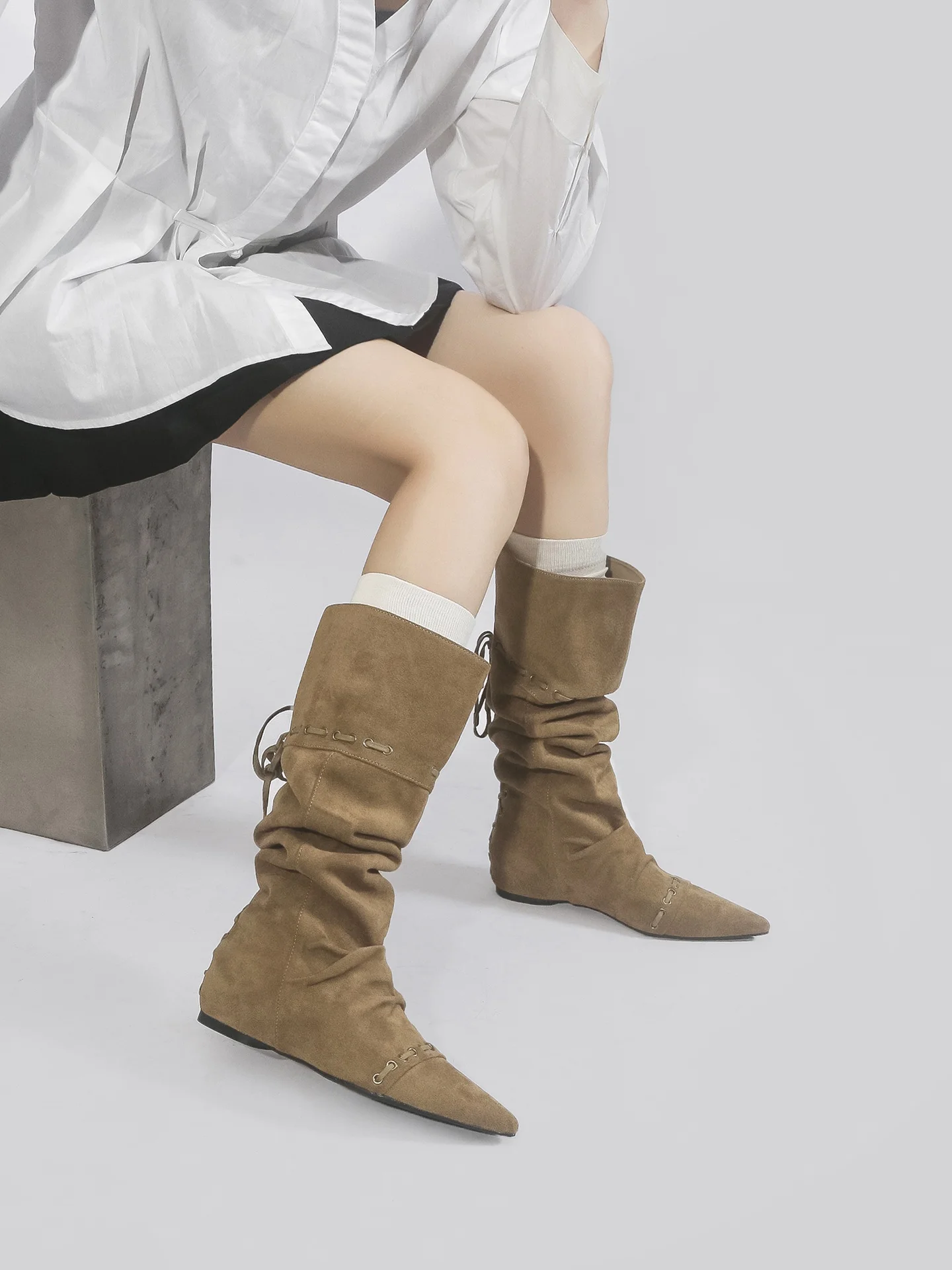 Lin Xiangwan Simple Loose Pointed Toe Long Boots Women over Knee Western Cowboy Boot Retro Pleated Chunky Boots Fashionable H...