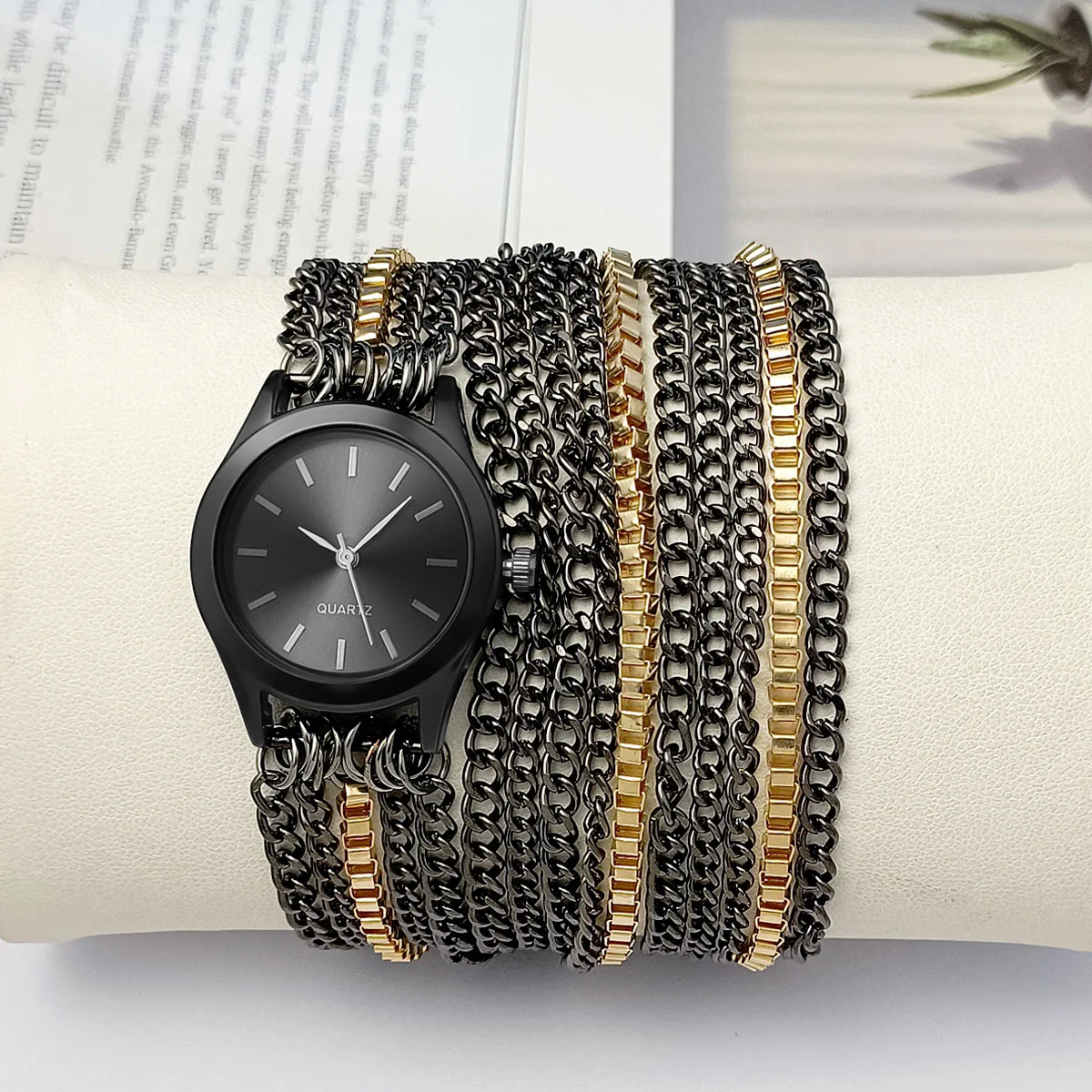 ساعة فاخرة للنساء حزام معدني ساعات السيدات كوارتز ساعات المعصم النساء ساعة أصدقاء الأسرة هدية الكريسماس عيد الحب