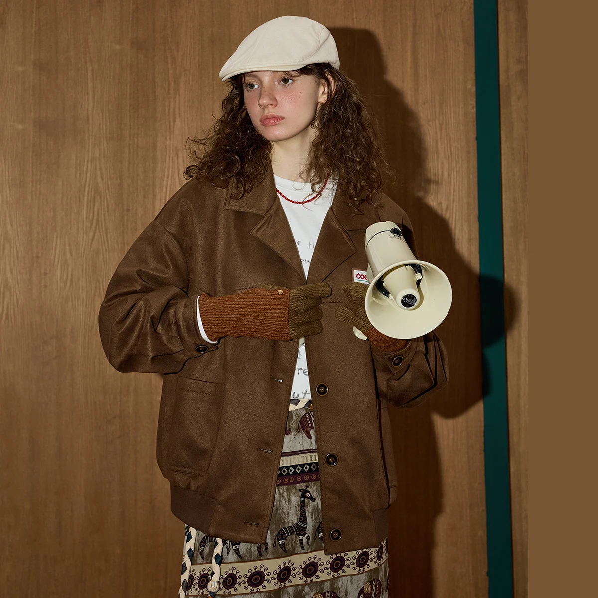 

2025 Winter Women's Vintage Streetwear Jacket Oversized Lapel Coat High Street Fashion Unisex Outerwear Urban Casual Chic