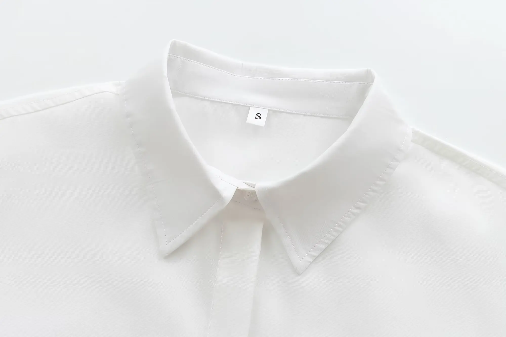 Chemise courte boutonnée rétro à manches longues pour femmes, haut chic, Joker, design de proximité, mode décontractée, nouveau, 2024