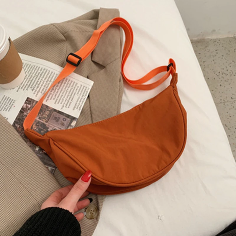 2023 nuevos bolsos de mensajero de nailon, bolso de bola de masa de moda para mujer, bolso cruzado de nailon, bolso de axila de media luna, bolsos de hombro grandes