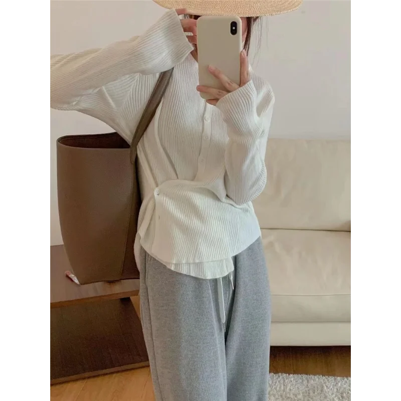 

Осень 2023, новая корейская версия, однотонный ретро-свитер с двумя пуговицами и вязаным кардиганом