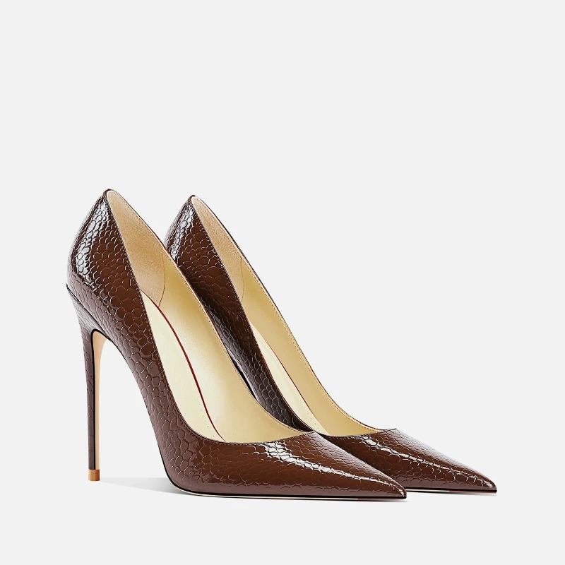 New pointed, fine heeled, snake patterned high heels for women, exuding a sense of luxury and not tiring for the feet