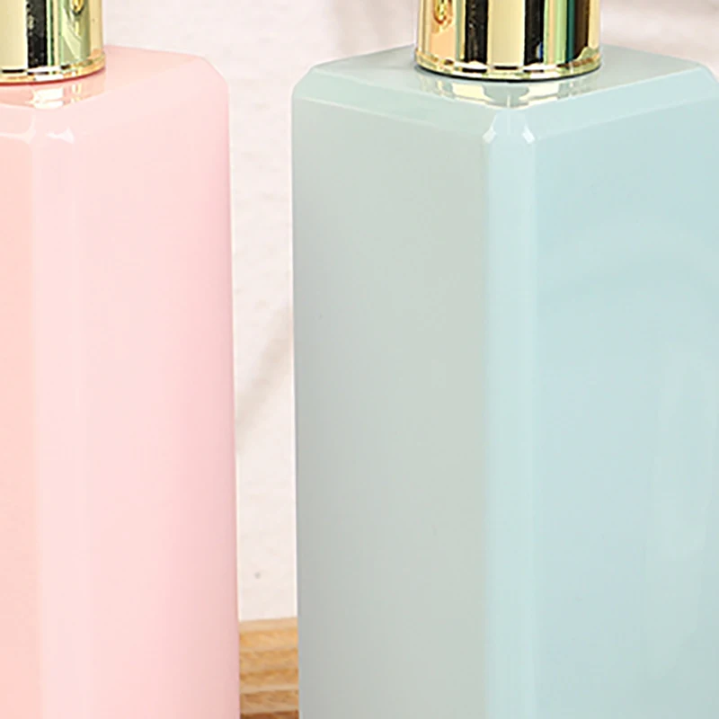 250ml Liquid Soap Dispenser Refillable Pump Bottle Square Bathroom Accessory Shampoo Conditioner Container Beauty Salon