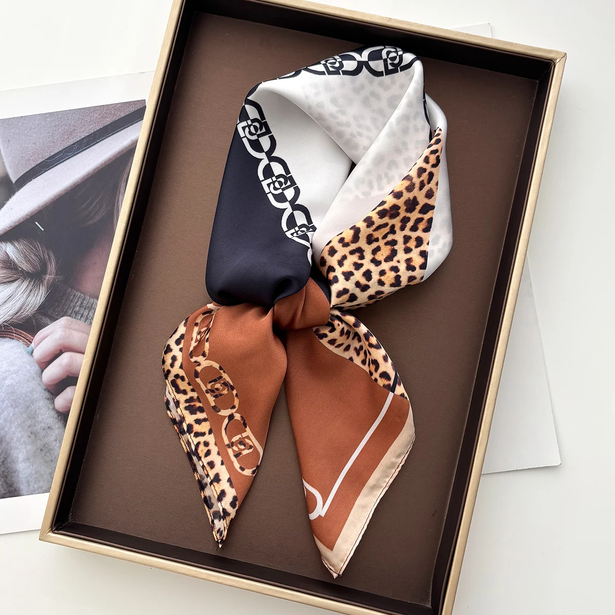 New Four Seasons Leopard Print - Silk Neck Scarf 评论和价格