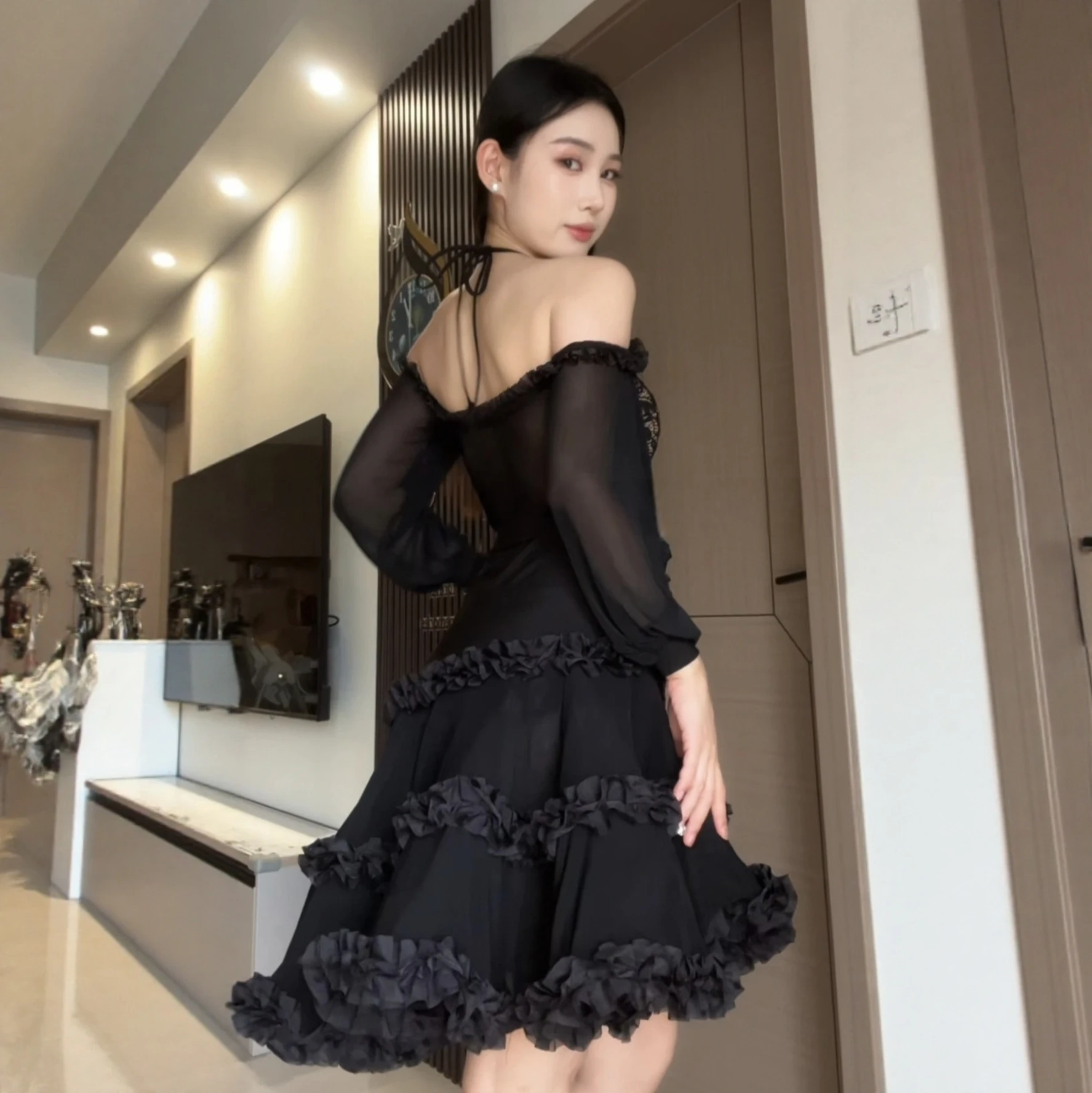 Costumes de danse latine en dentelle noire pour femmes, hauts à épaules dénudées, jupe à volants, vêtements de danse Chacha Rumba, robe de compétition de spectacle