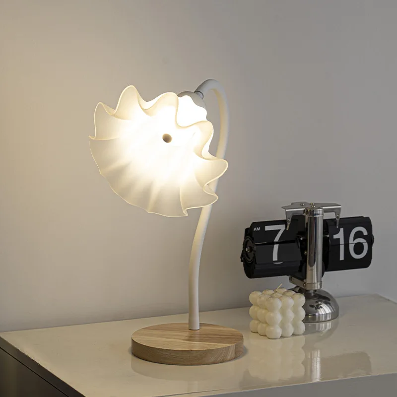 

Modern simple creative bedroom bedside lamp Xiaohongshu bed and breakfast table lamp decoration gift atmosphere night lamp